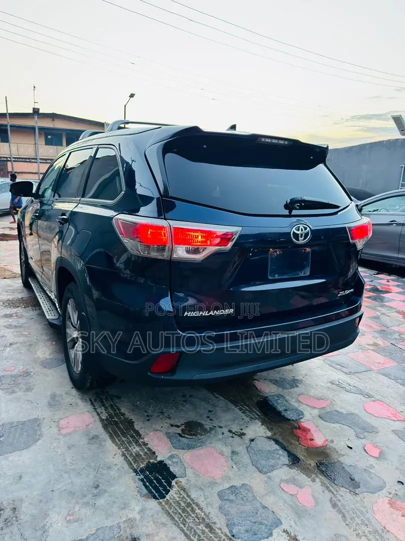Toyota Highlander XLE 4dr SUV (3.5L 6cyl 6A) 2015 Blue