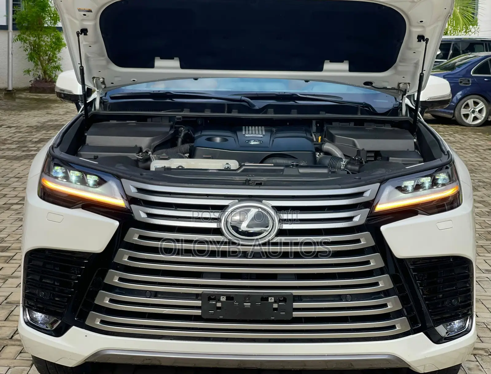 Lexus LX 600 2022 White