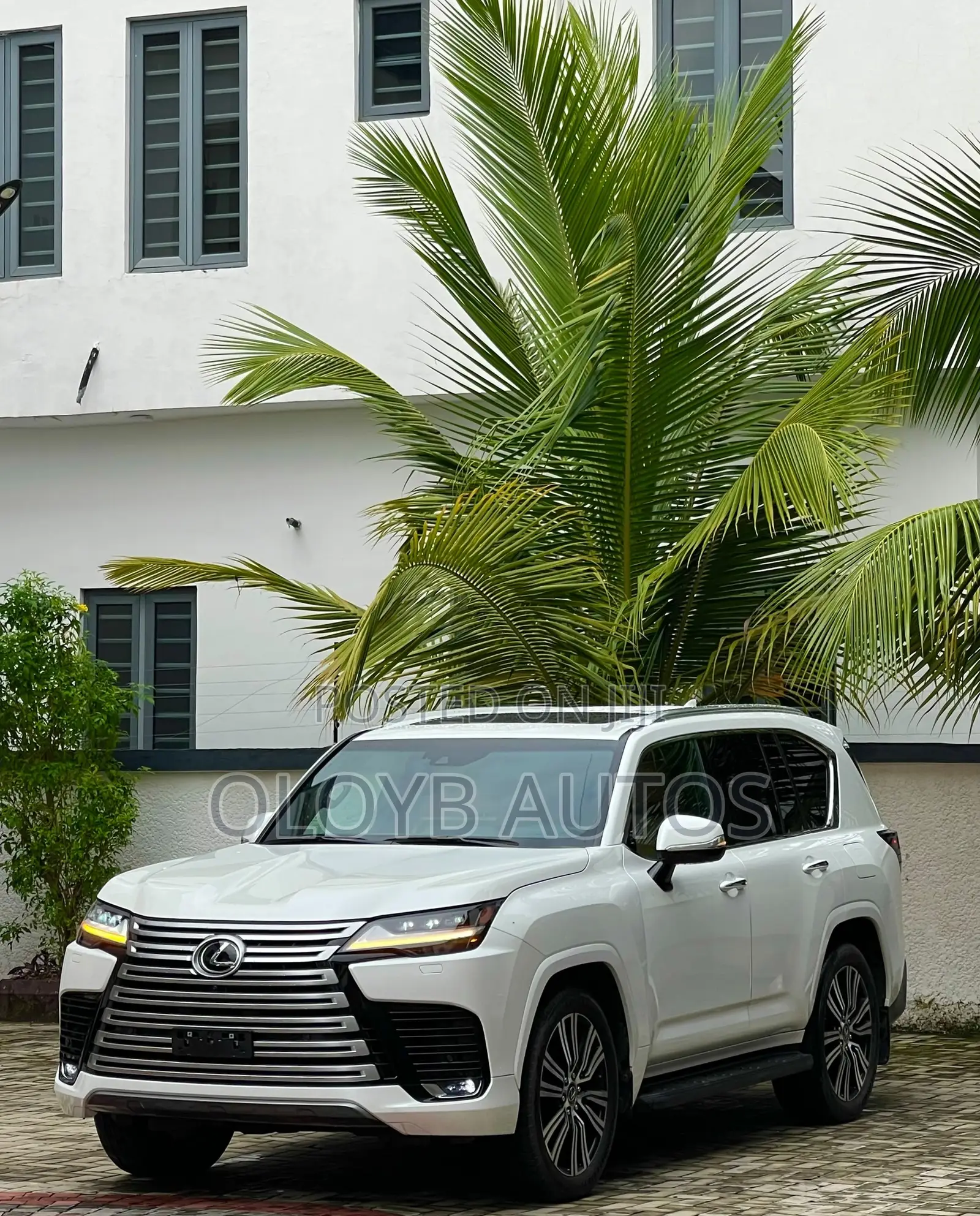 Lexus LX 600 2022 White