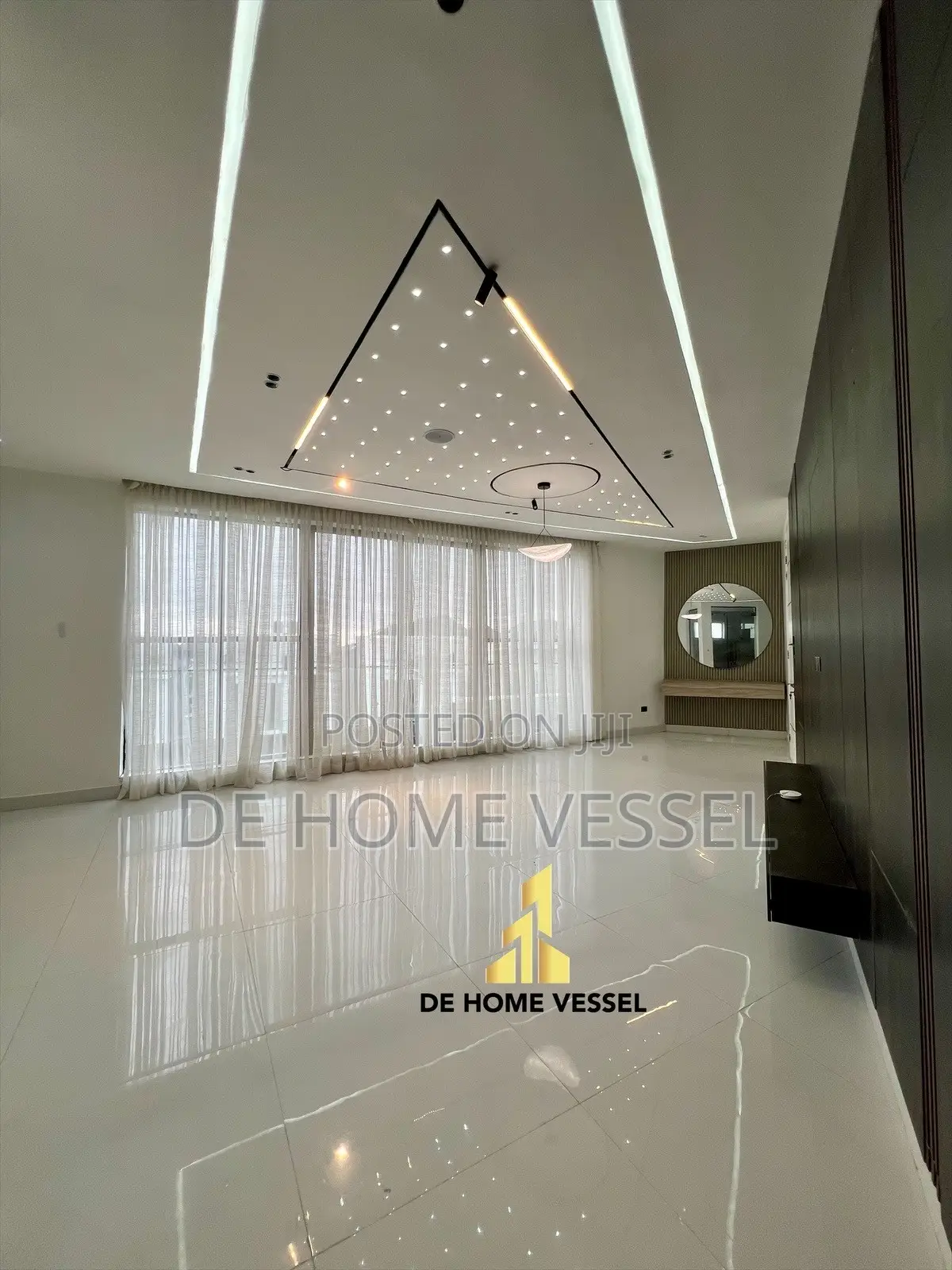 5bdrm Duplex in Chevron for sale