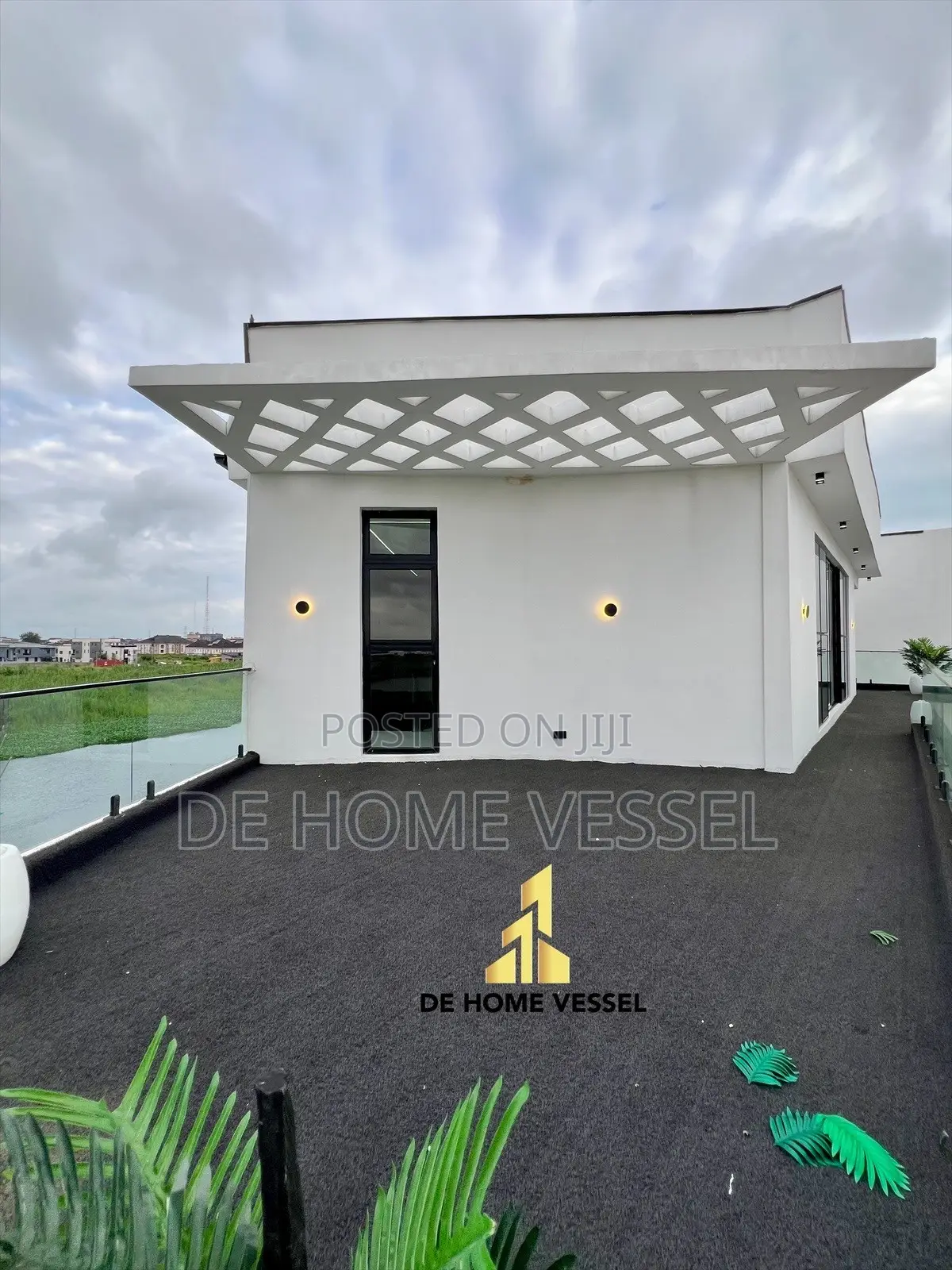 5bdrm Duplex in Chevron for sale