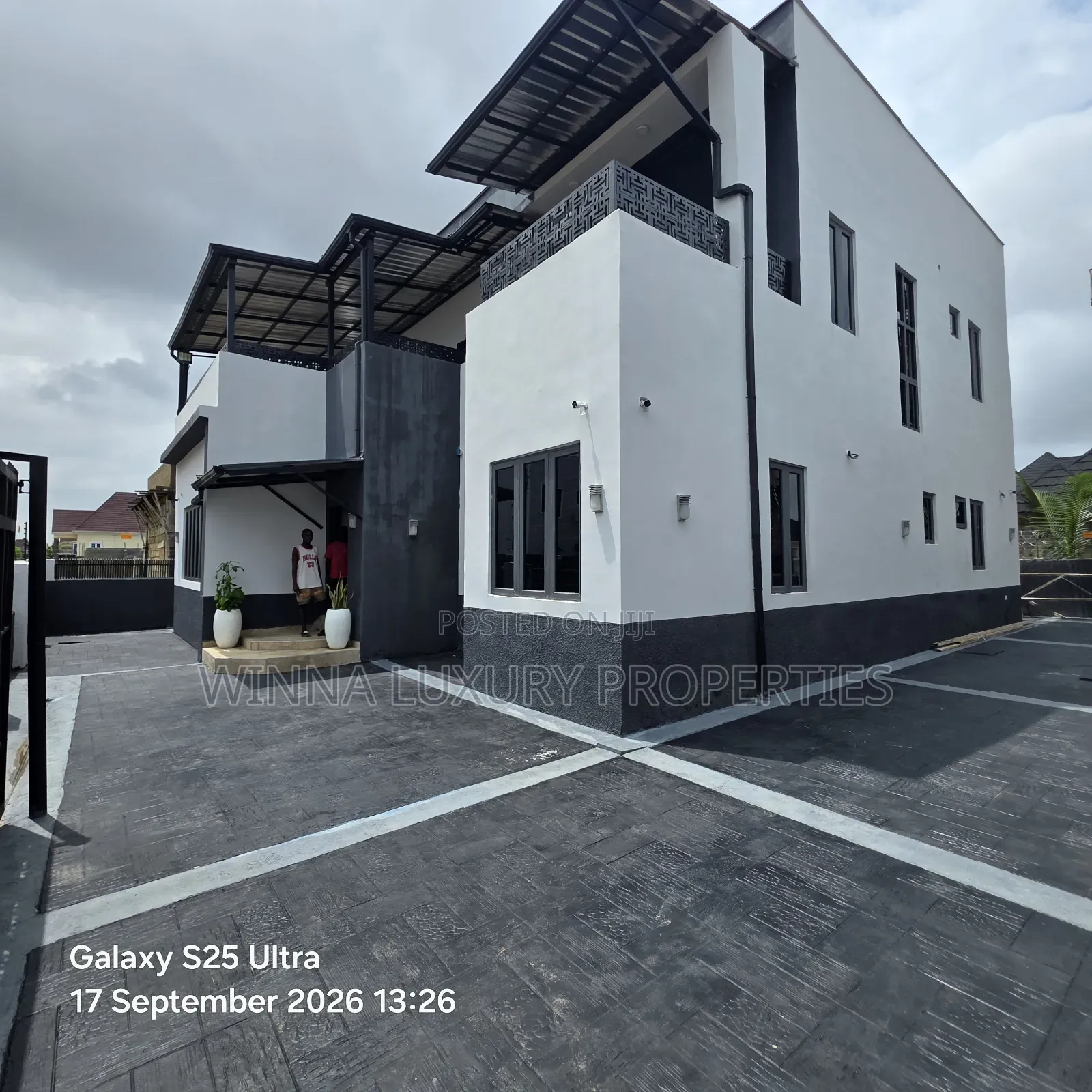 5bdrm Duplex in Vinehill Estate, Lugbe District for sale