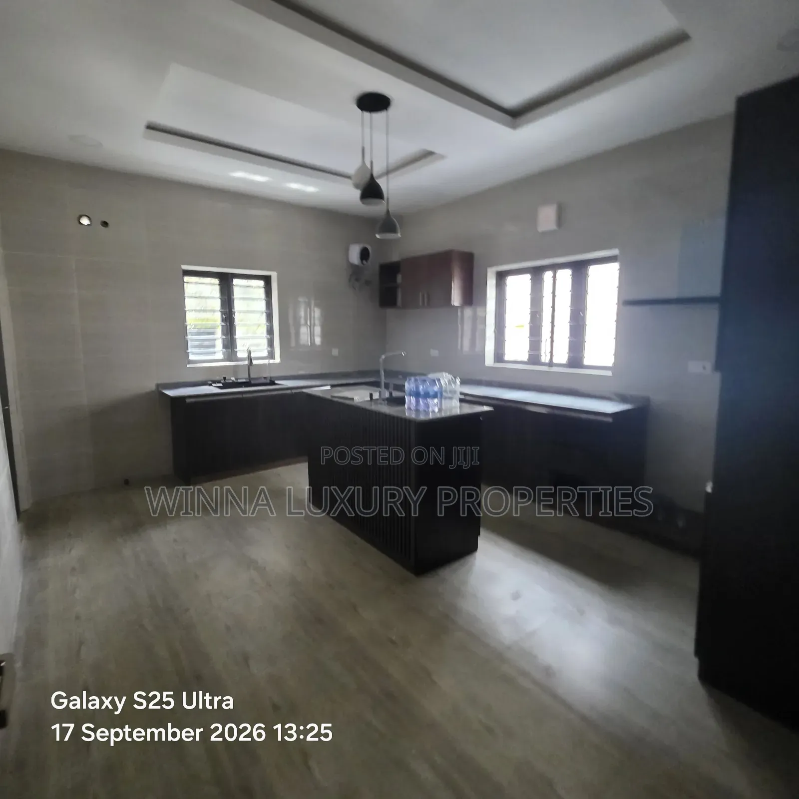 5bdrm Duplex in Vinehill Estate, Lugbe District for sale