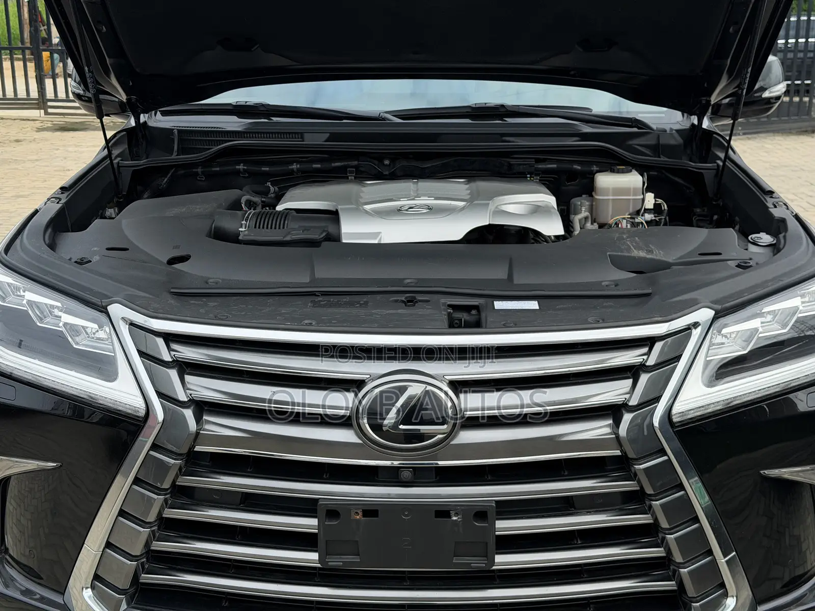 Lexus LX 570 (5 seats) AWD 2019 Black