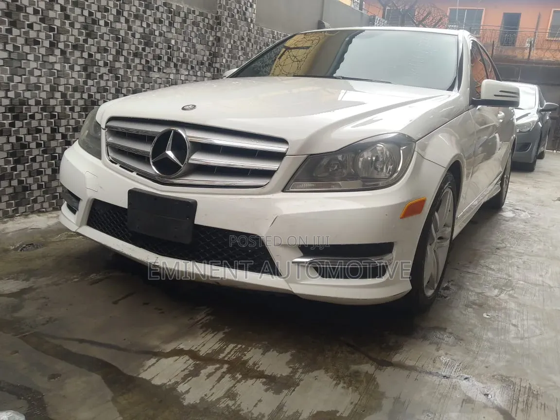 Mercedes-Benz C300 Luxury 4Matic Sedan AWD (3.5L 6cyl 7A) 2013 White