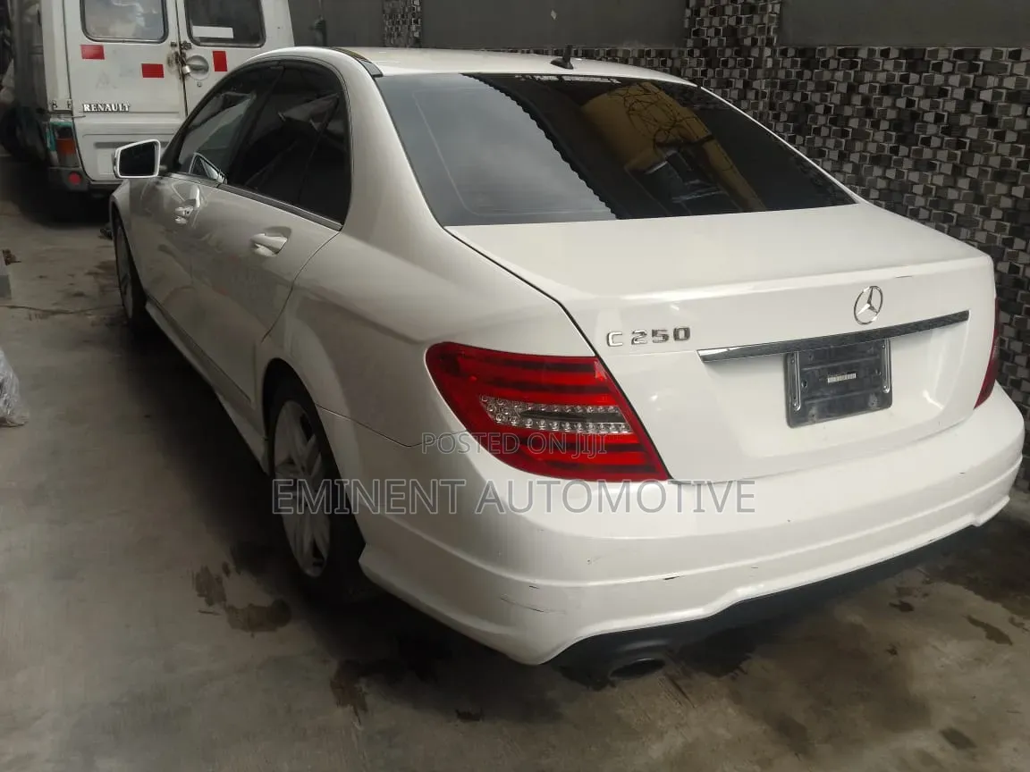 Mercedes-Benz C300 Luxury 4Matic Sedan AWD (3.5L 6cyl 7A) 2013 White