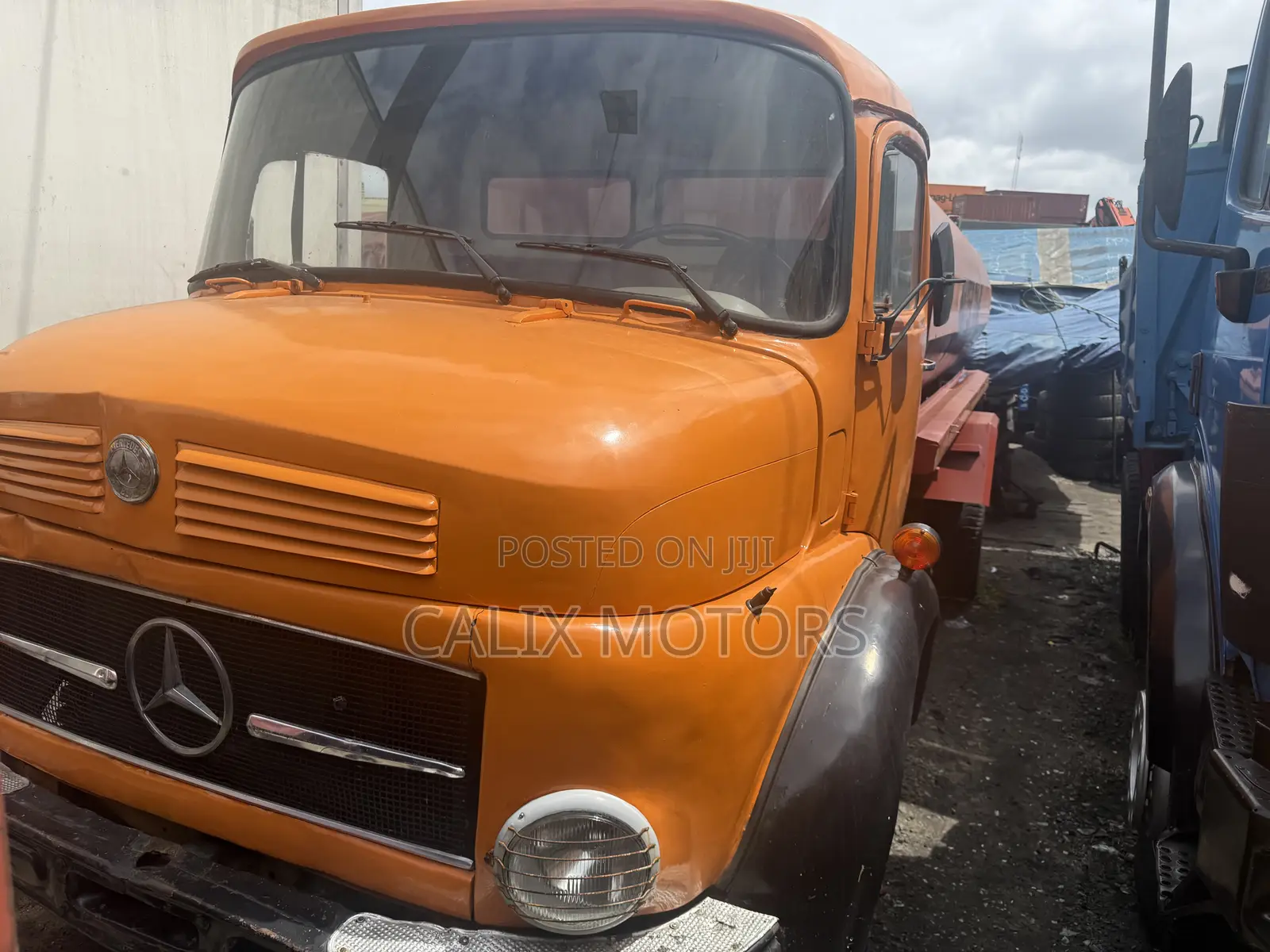 Foreign Used Mercedes Benz 911 Water Tanker Truck.