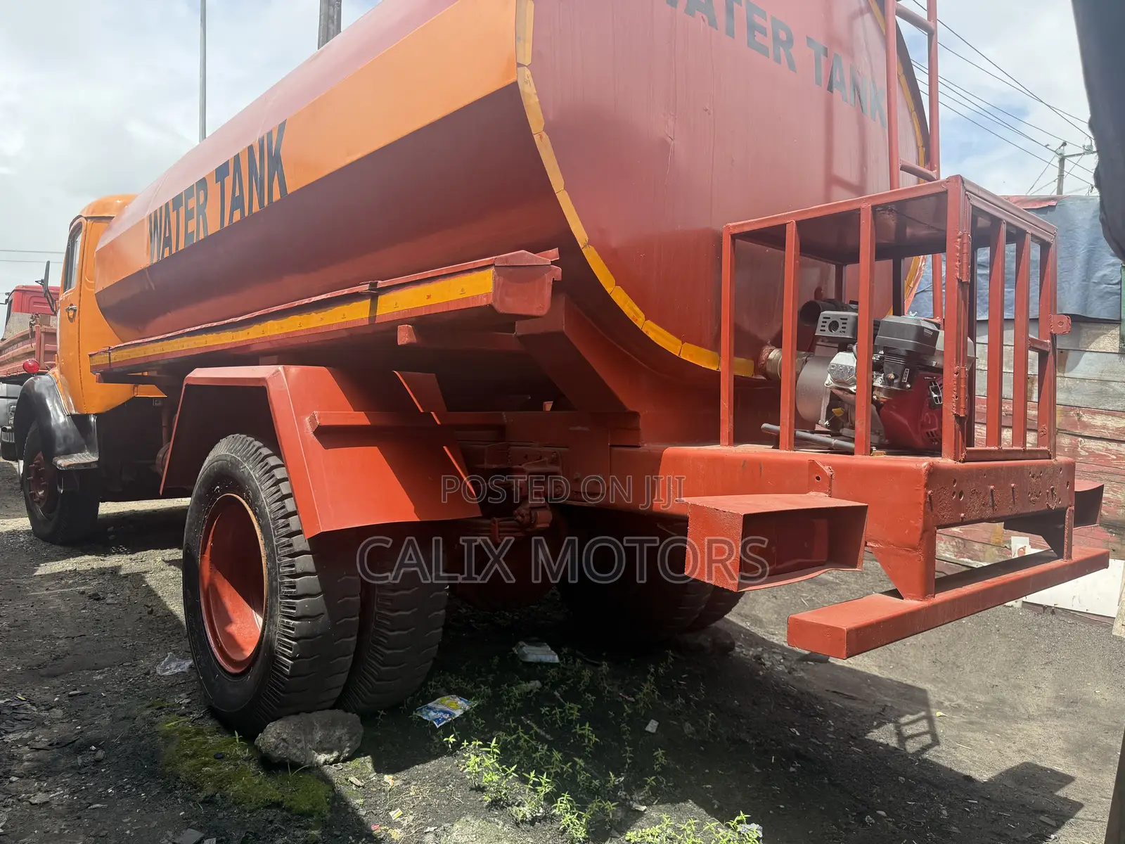 Foreign Used Mercedes Benz 911 Water Tanker Truck.