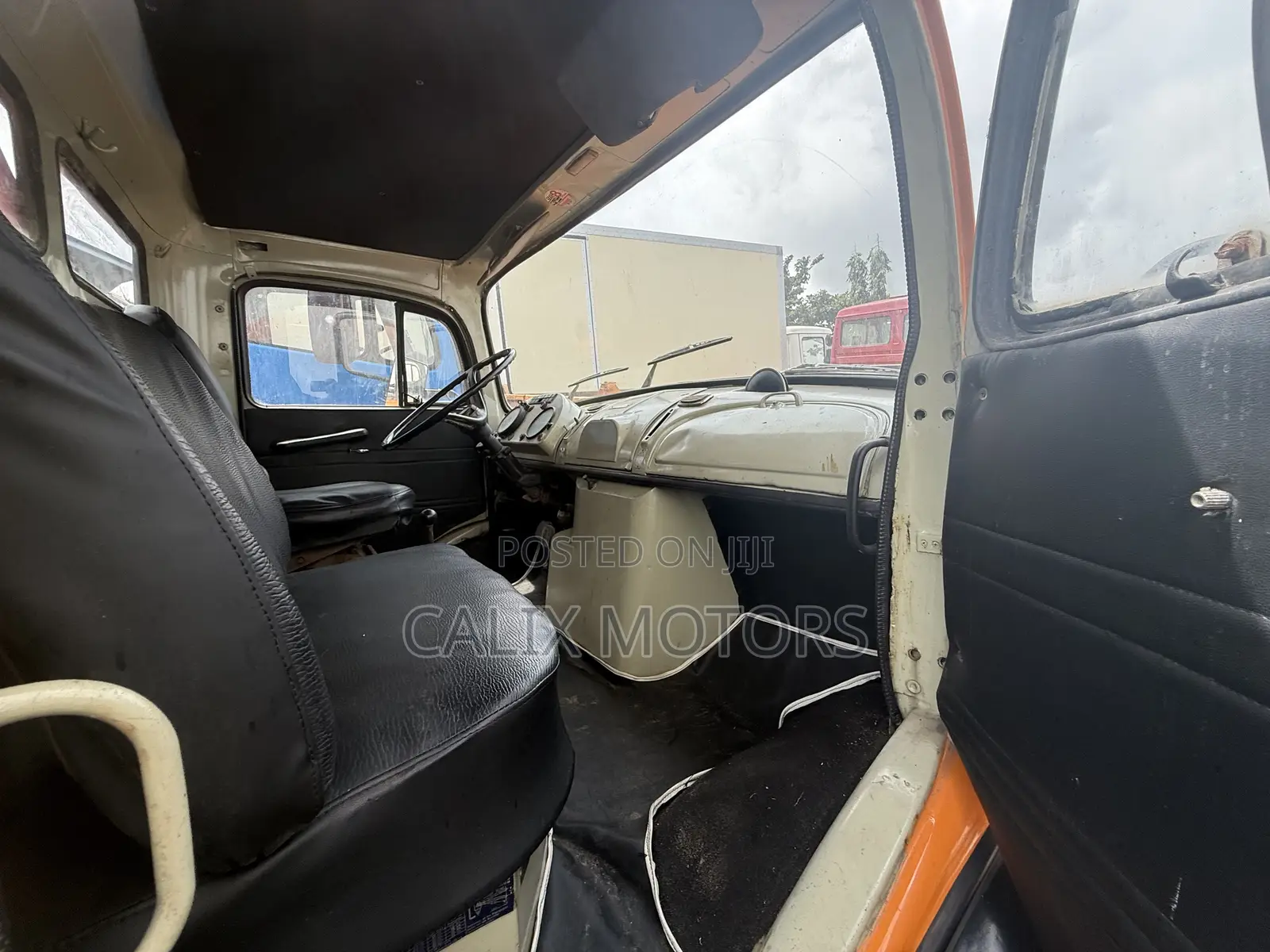 Foreign Used Mercedes Benz 911 Water Tanker Truck.