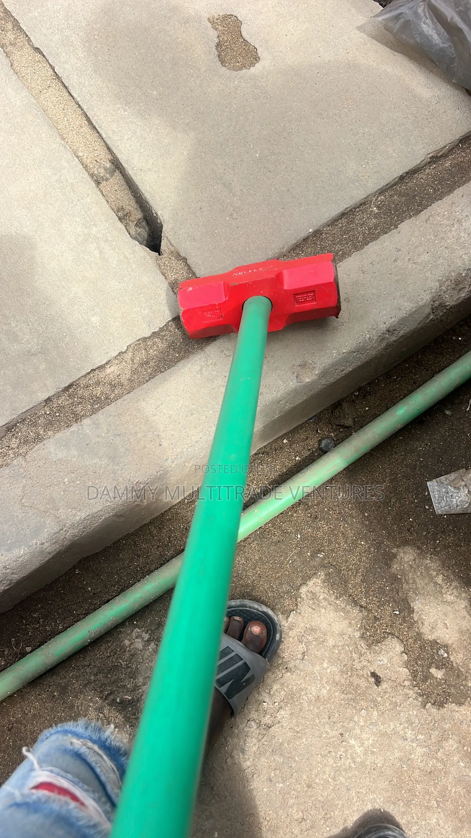 Heavy-Duty Sledgehammer