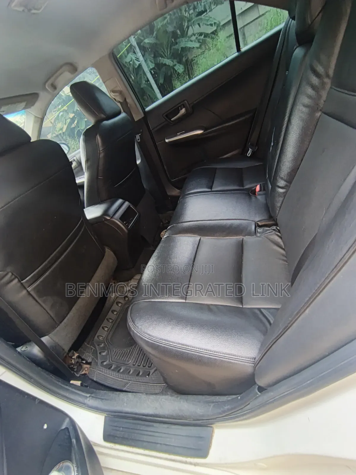 Toyota Camry SE 4dr Sedan (2.5L 4cyl 6A) 2013 White