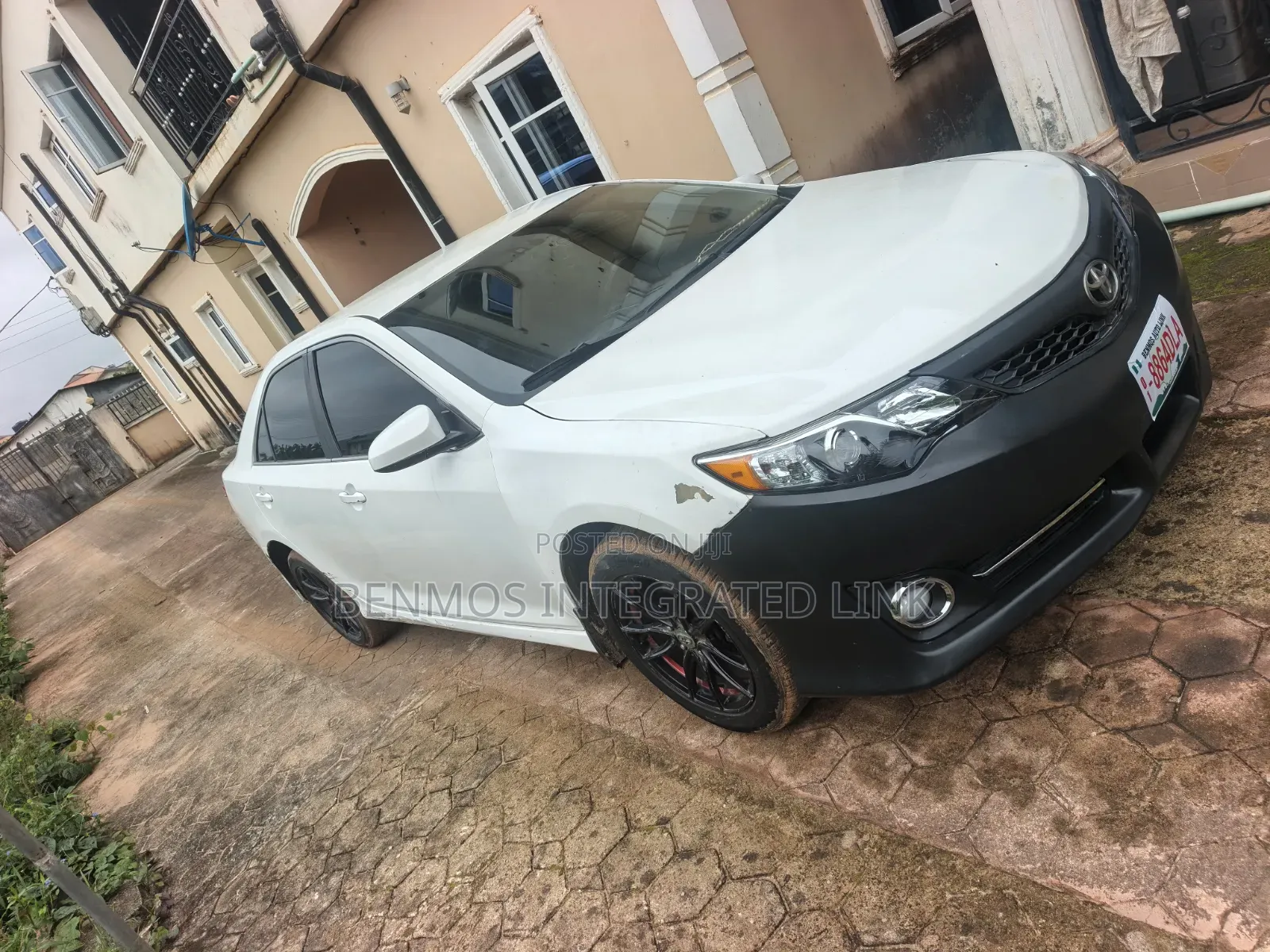 Toyota Camry SE 4dr Sedan (2.5L 4cyl 6A) 2013 White
