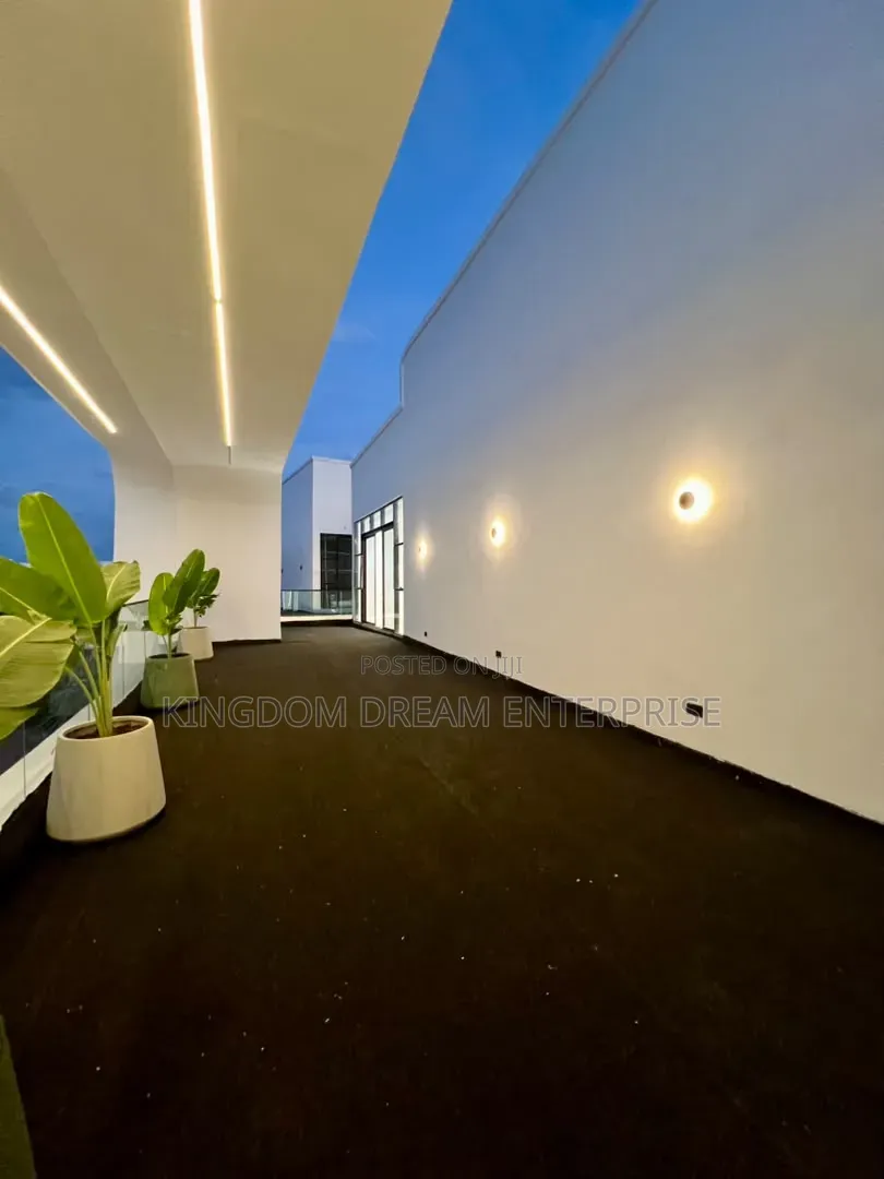 5bdrm House in Osapa London Lekki for sale