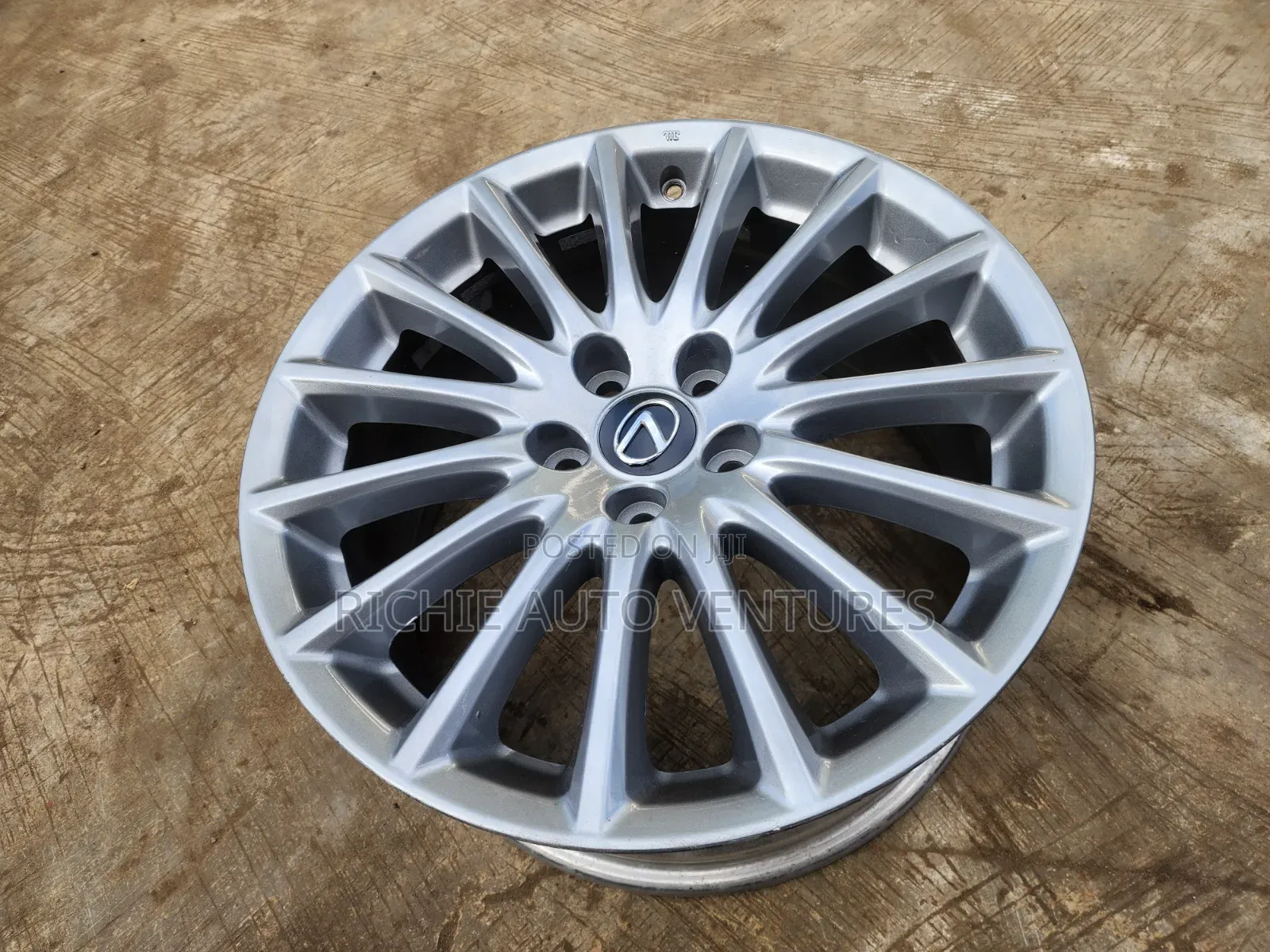 18-Inch Oem Toyota Rim .