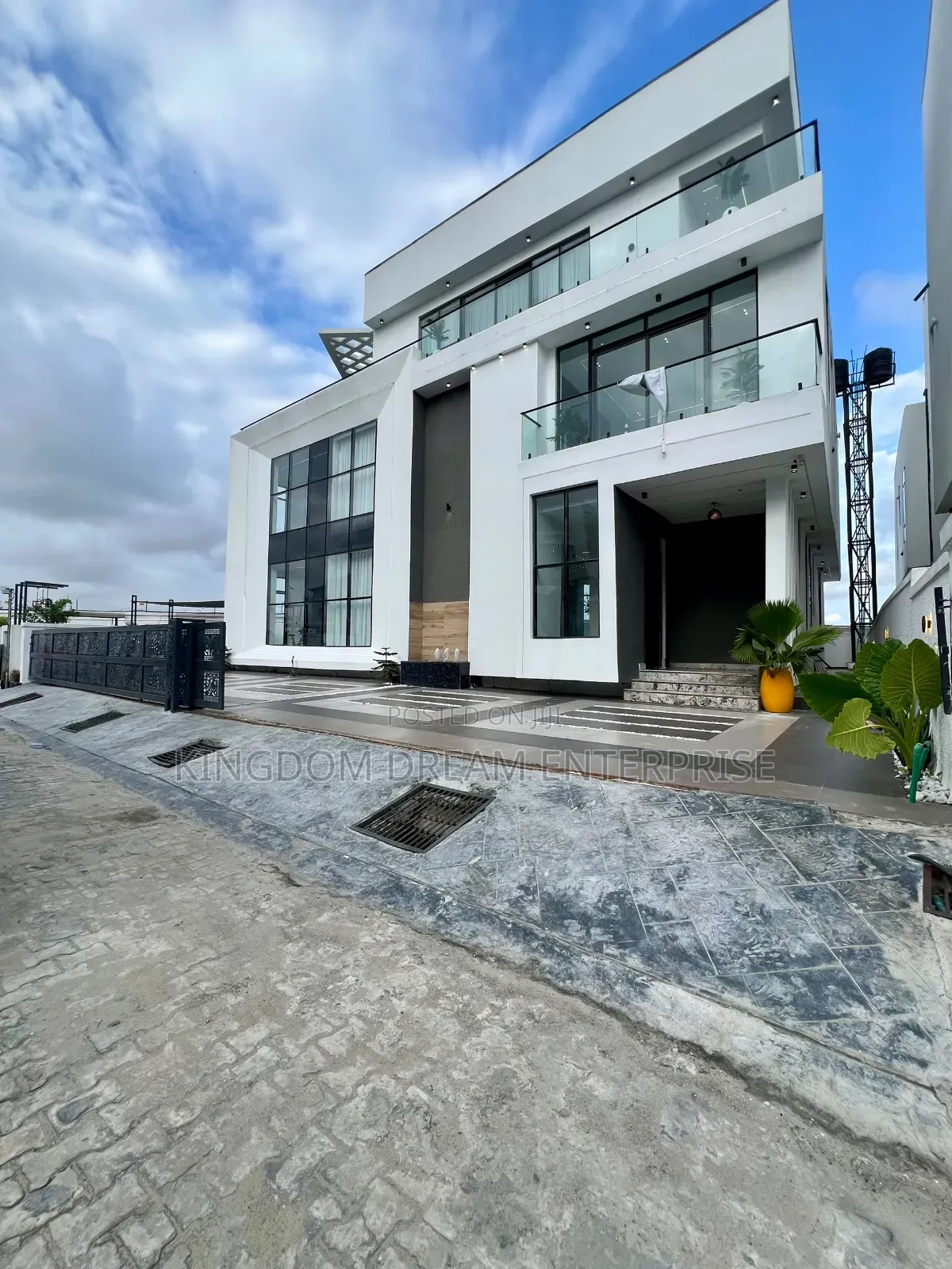 5bdrm House in Chevron Drive Lekki for sale