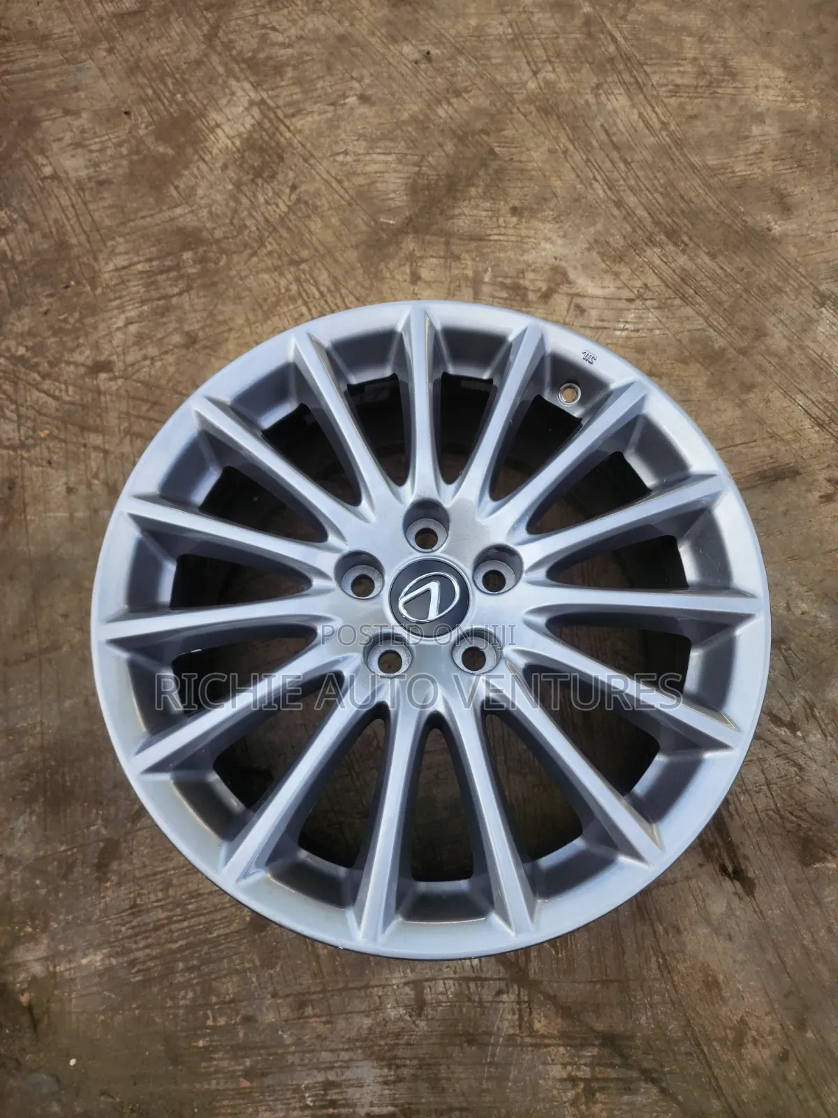 18-Inch Oem Toyota Rim .