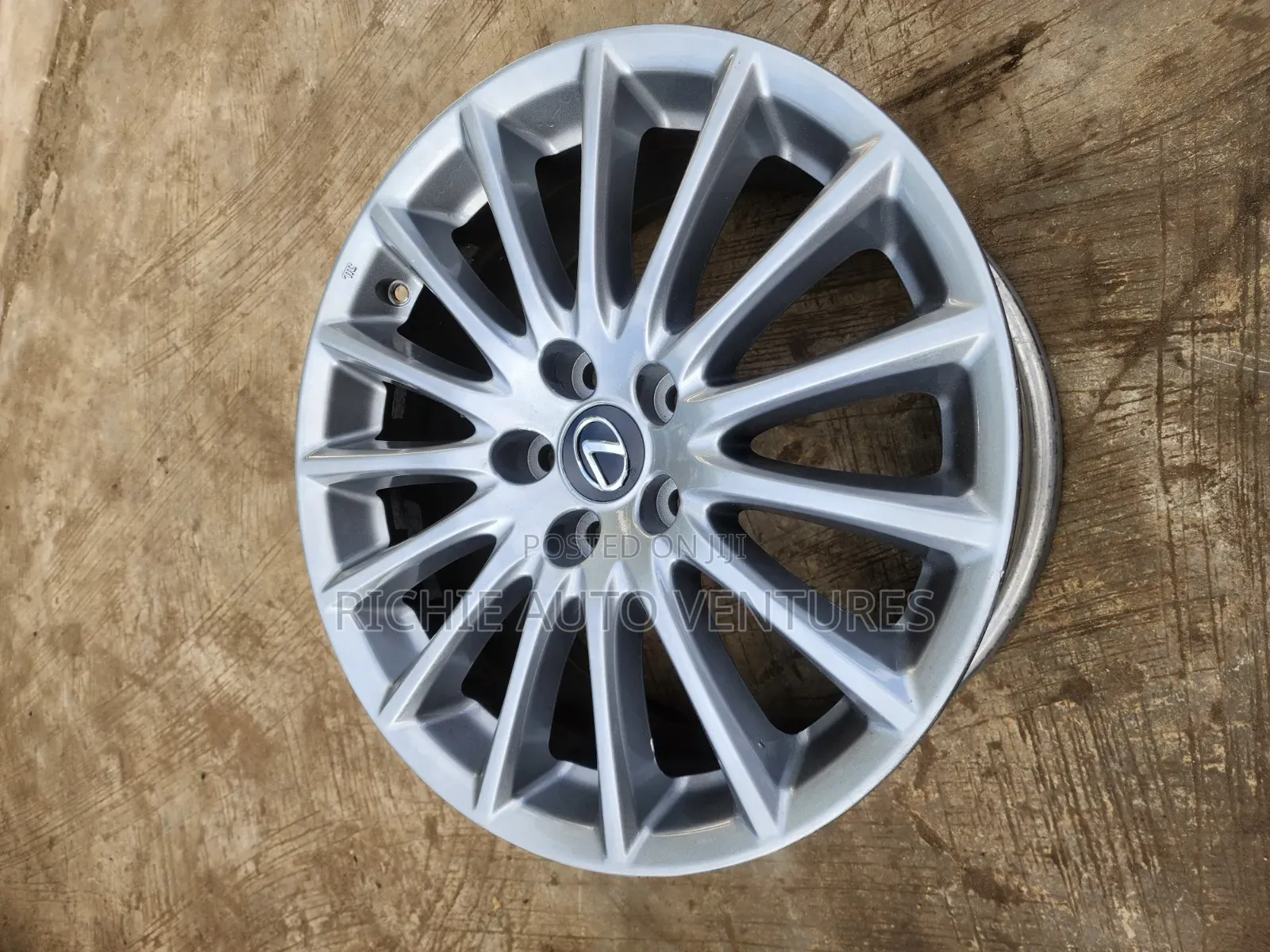 18-Inch Oem Toyota Rim .