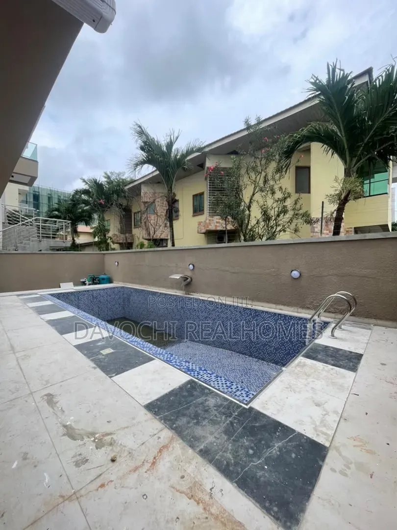 5bdrm Duplex in Banana Island for sale