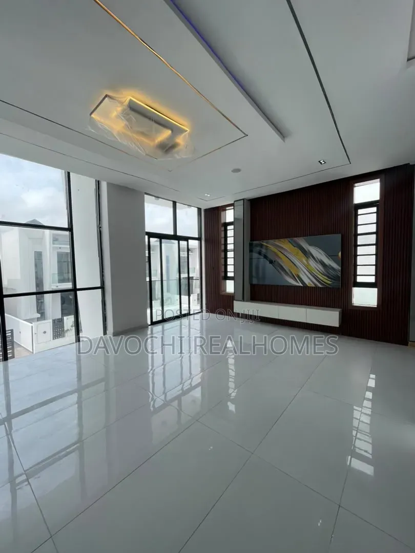 5bdrm Duplex in Ikota for sale
