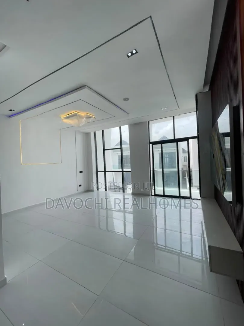 5bdrm Duplex in Ikota for sale