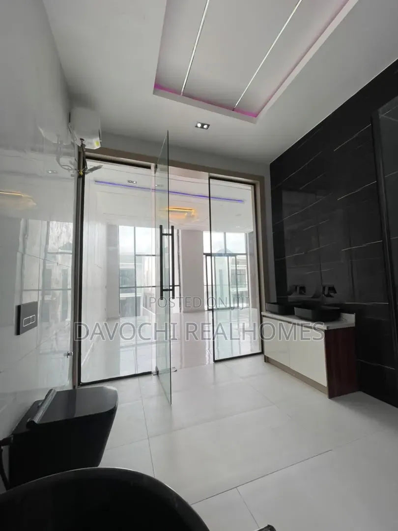 5bdrm Duplex in Ikota for sale