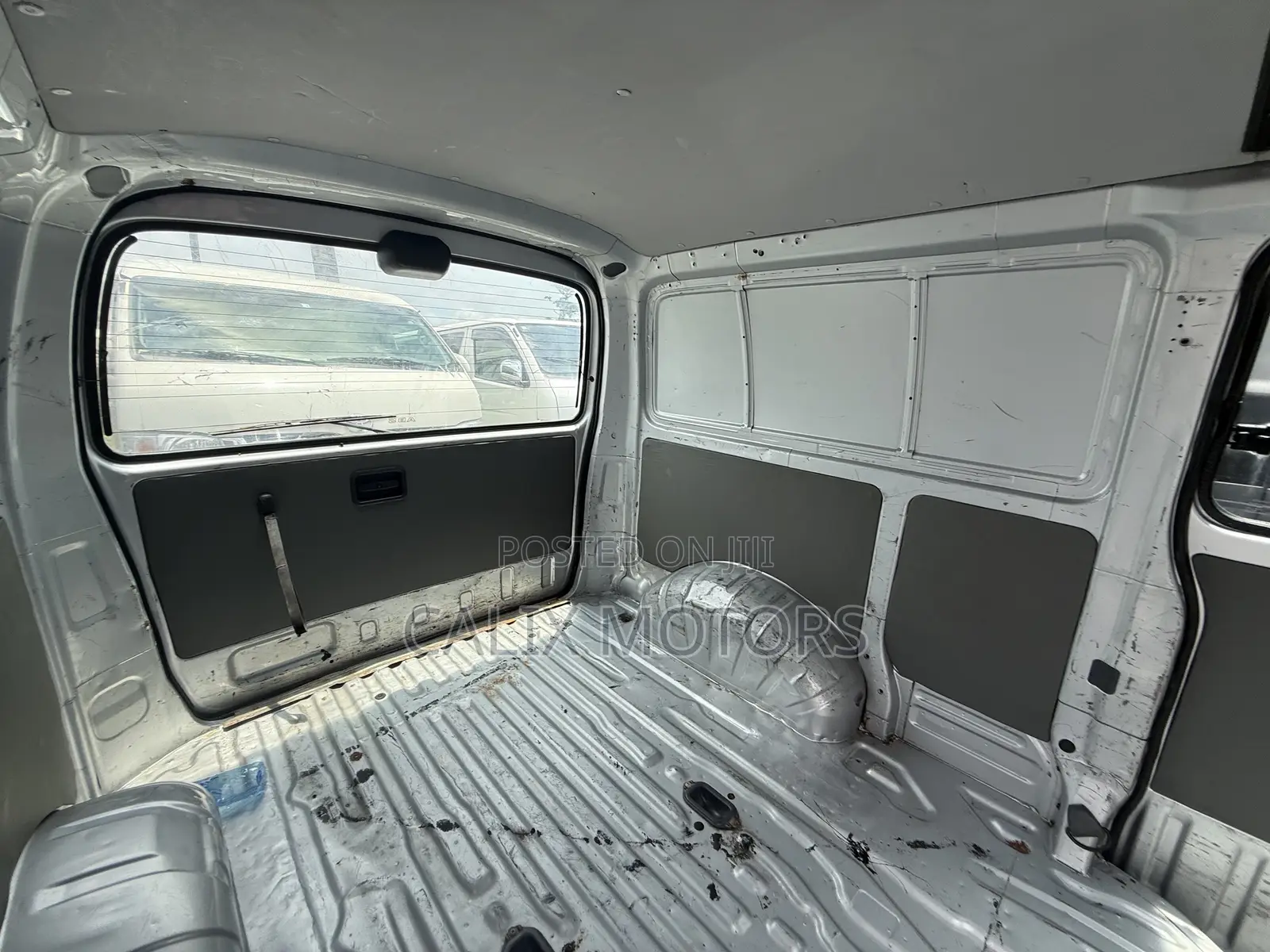 Toyota HiAce 2005 Silver