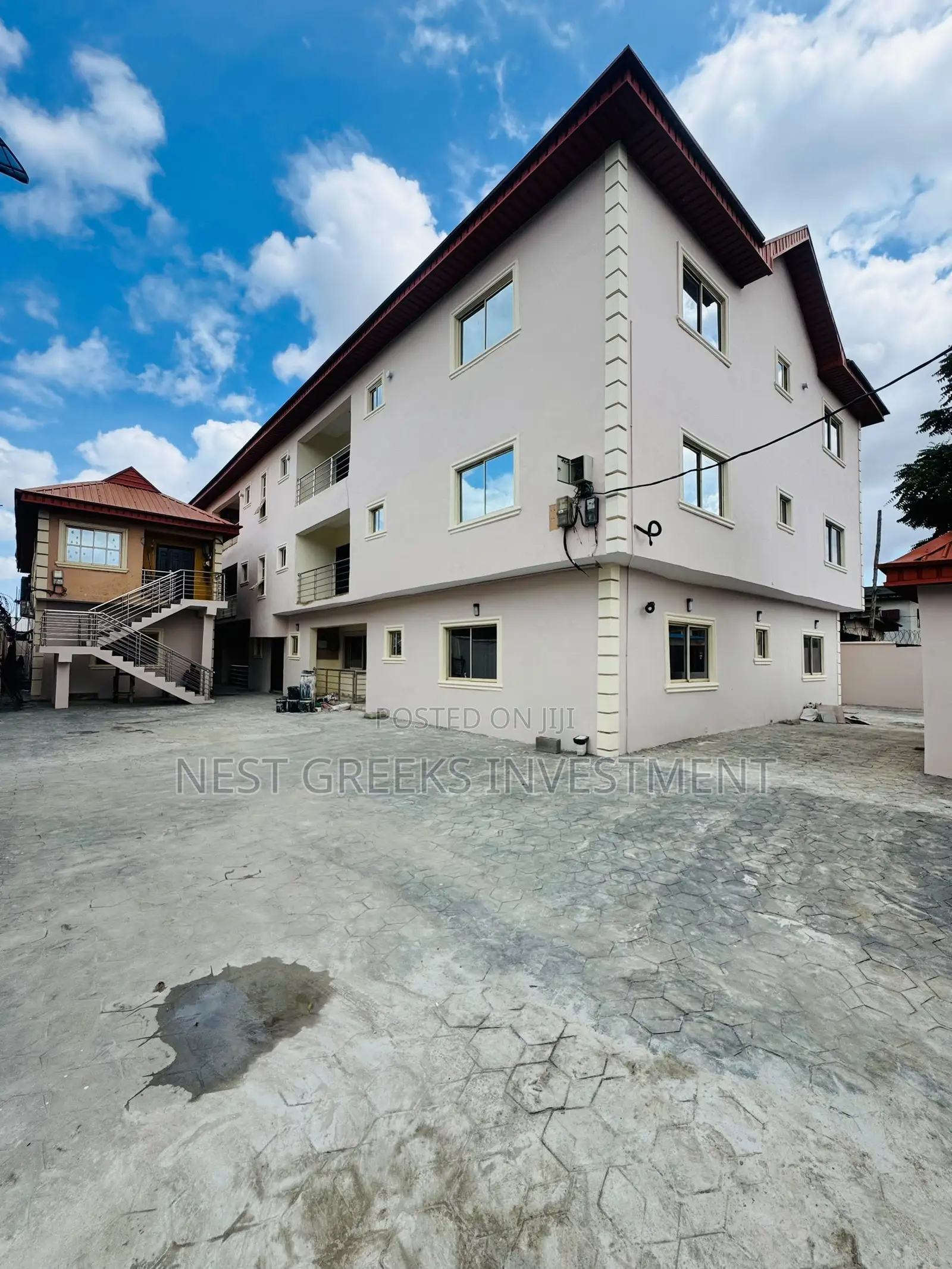 3bdrm Apartment in Ogba for sale