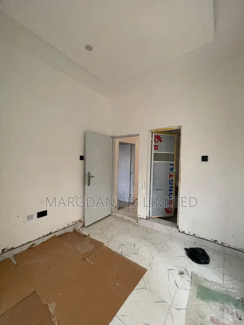1bdrm Block of Flats in Nitel Estate, Ikorodu Garage for rent