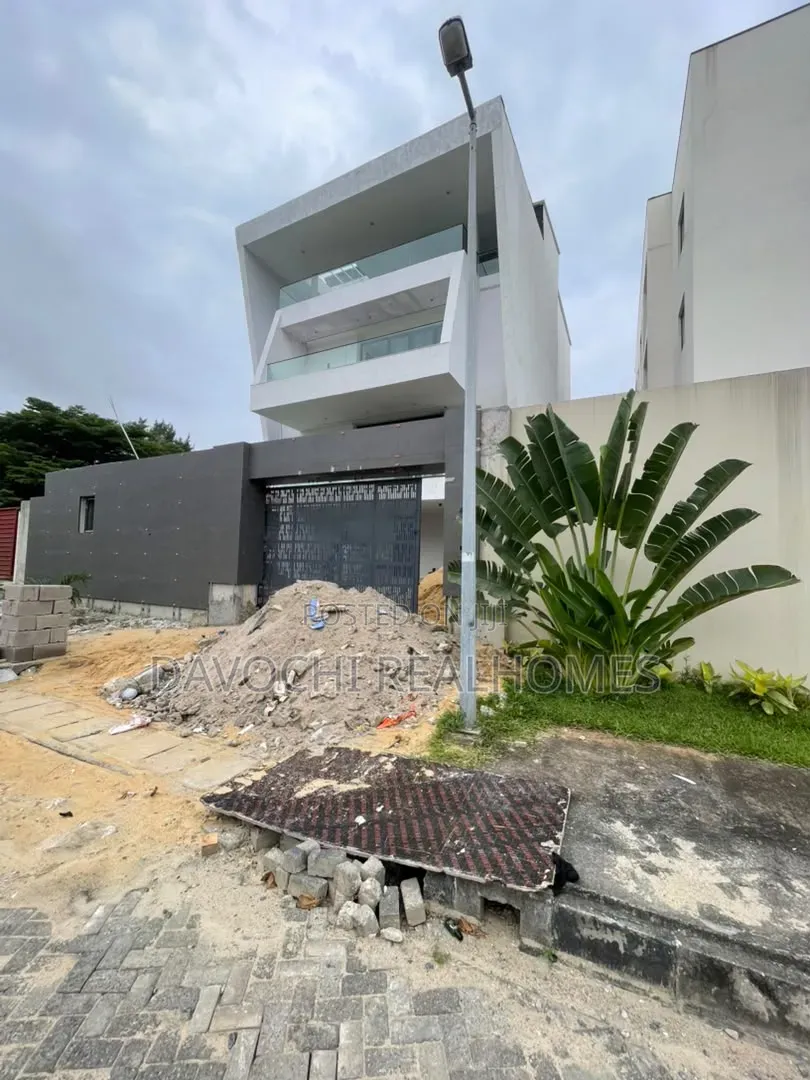 5bdrm Duplex in Banana Island for sale