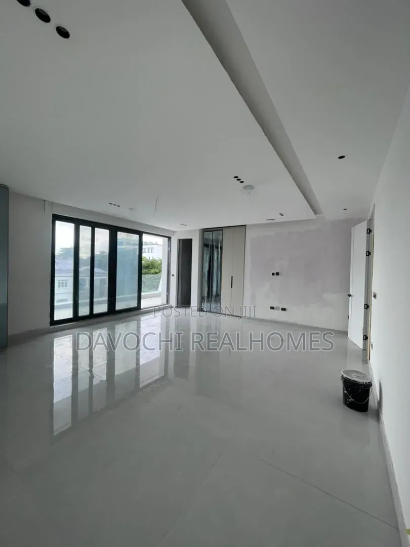 5bdrm Duplex in Banana Island for sale