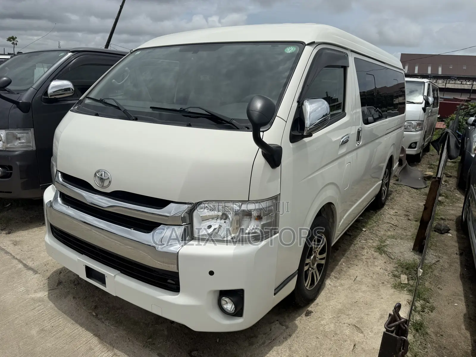 Toyota HiAce 2015 White