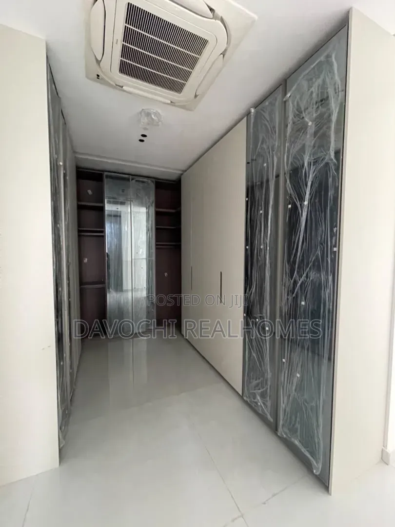 5bdrm Duplex in Banana Island for sale