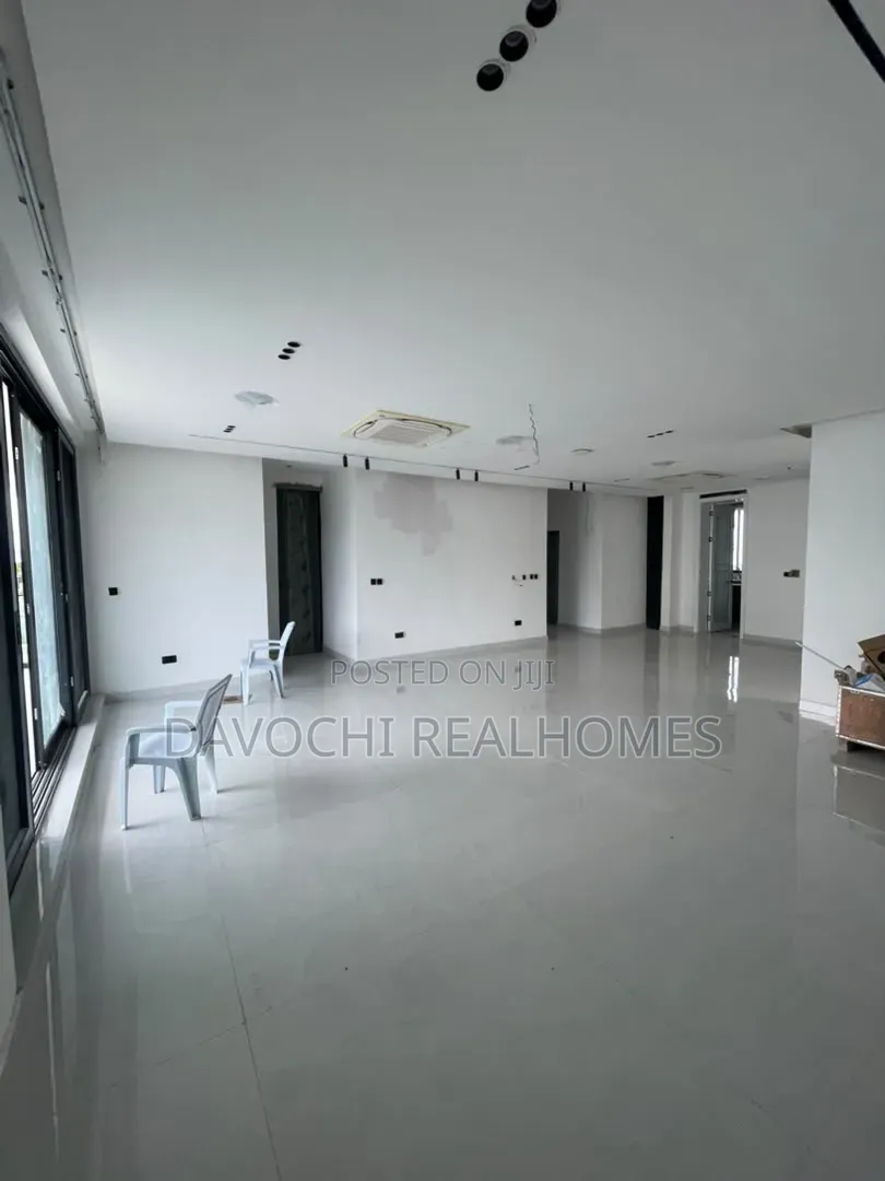 5bdrm Duplex in Banana Island for sale