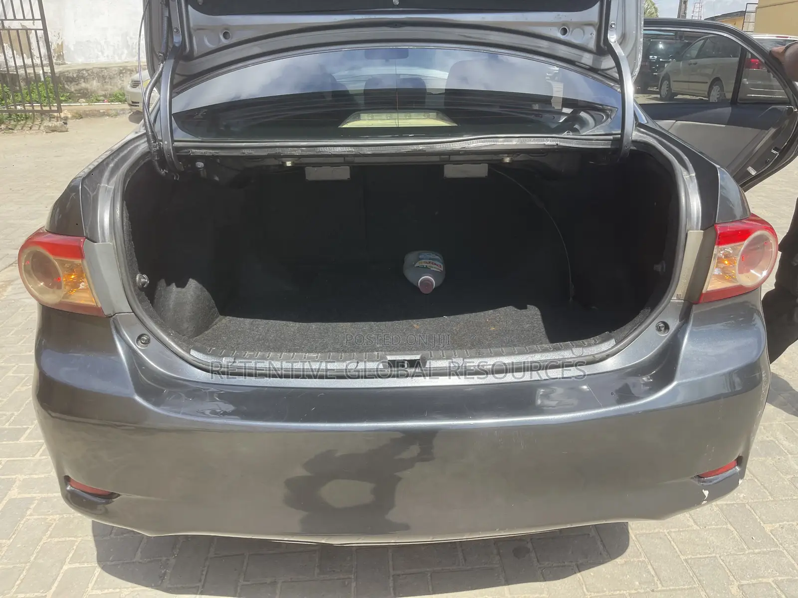 Toyota Corolla LE 4dr Sedan (1.8L 4cyl 4A) 2011 Gray