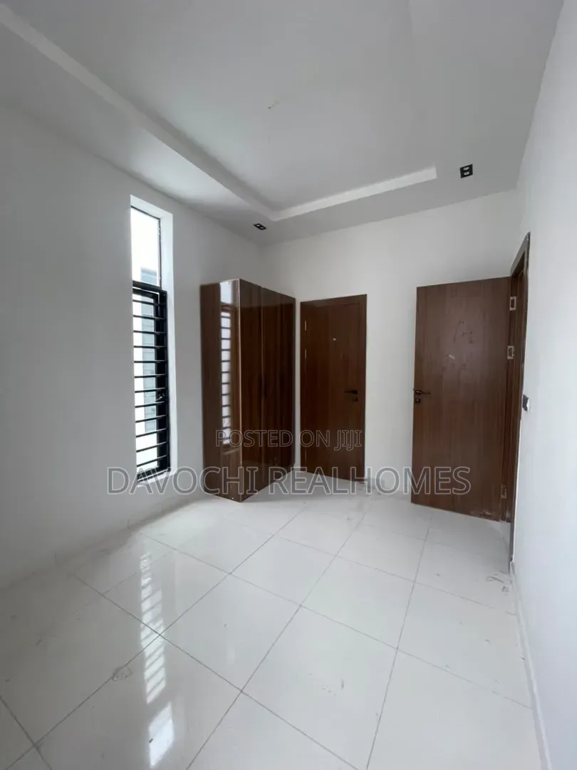 4bdrm Duplex in Ikota for sale