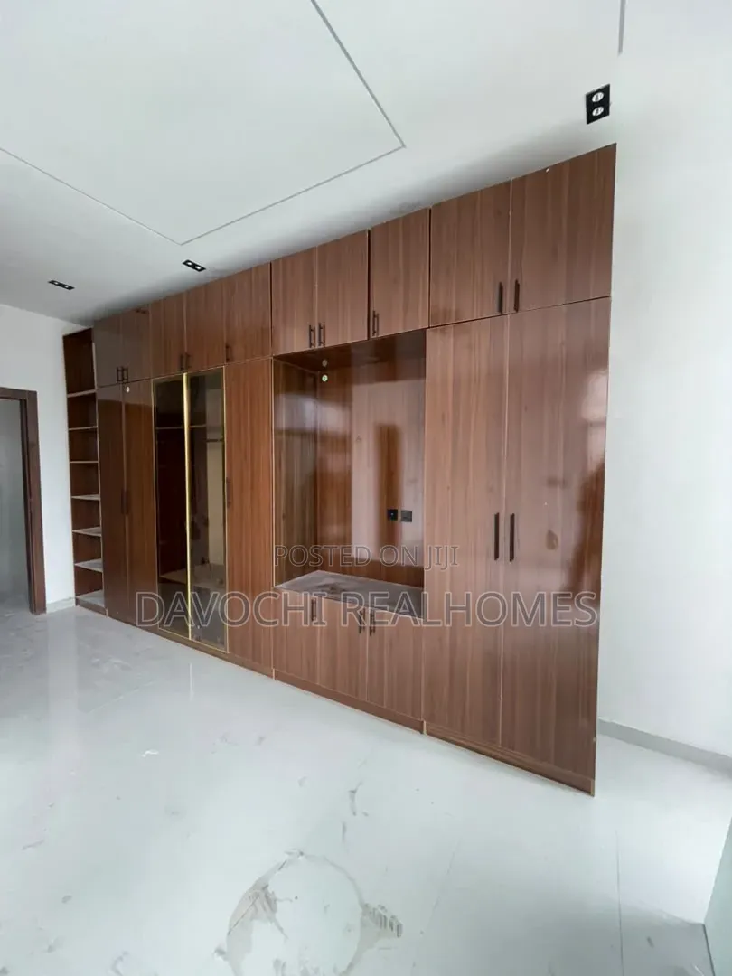 4bdrm Duplex in Ikota for sale