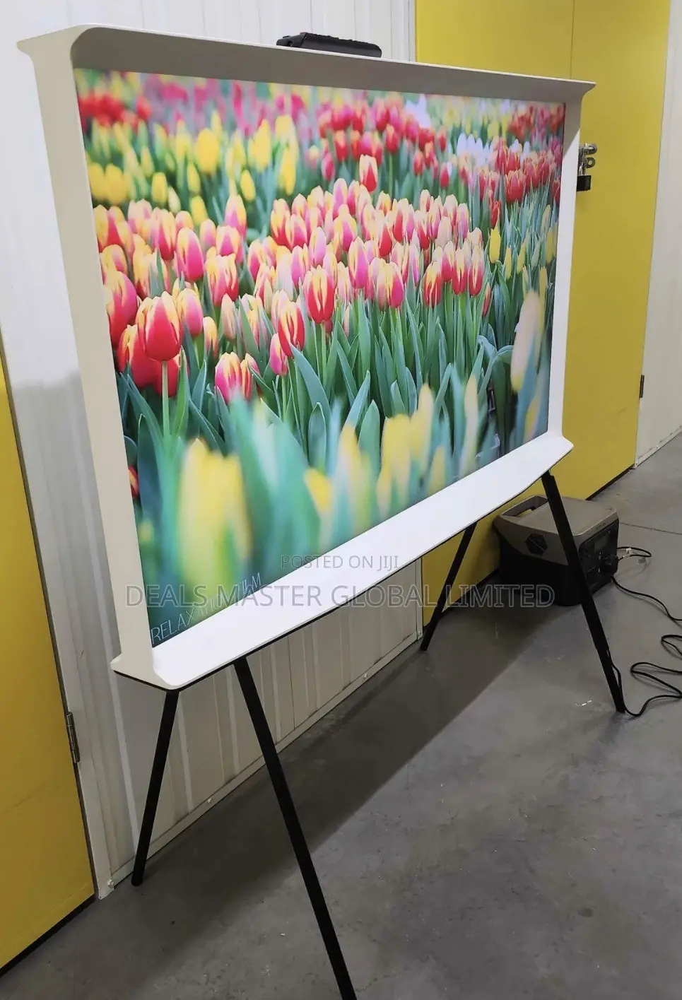 Exceptional UK Used New 50 Inch SAMSUNG SERIF the QLED UHD Artwork