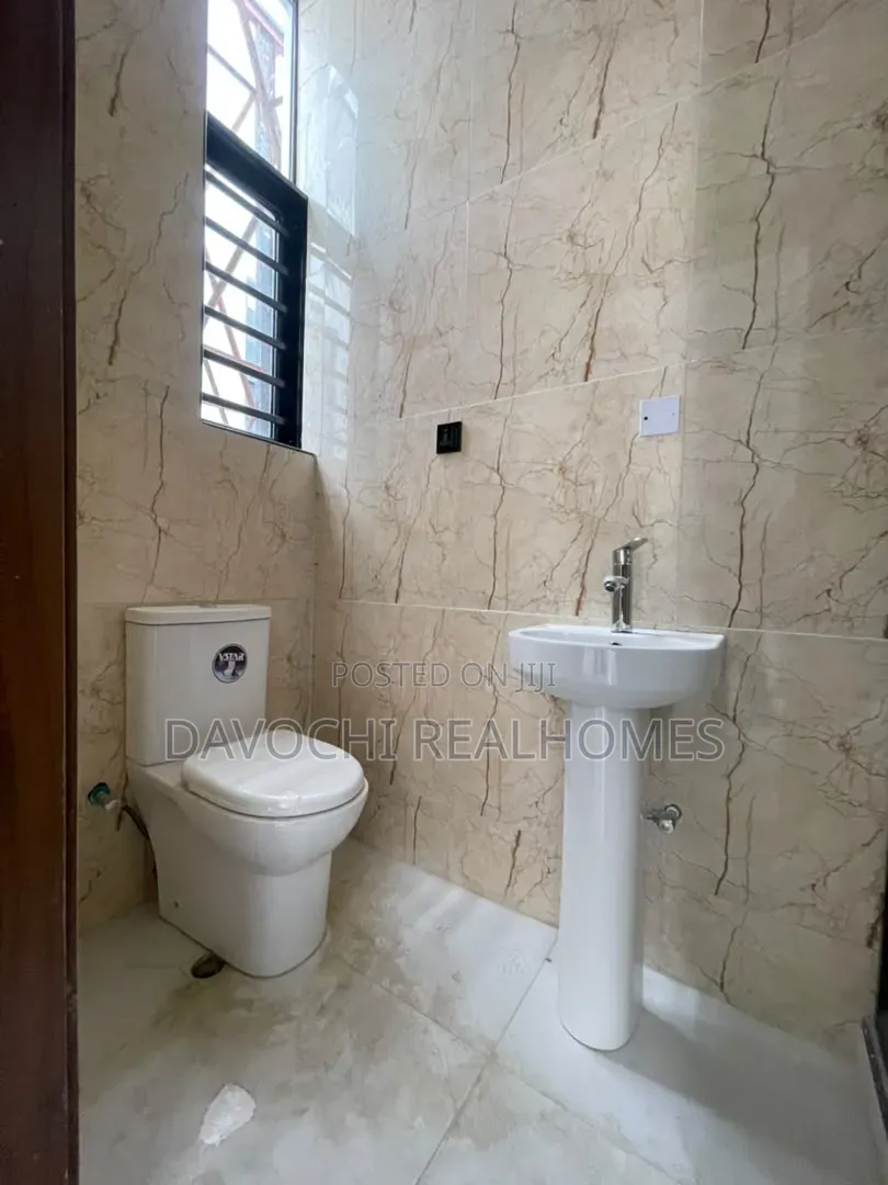 4bdrm Duplex in Ikota for sale
