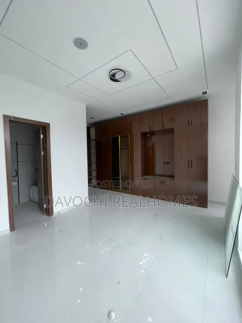 4bdrm Duplex in Ikota for sale