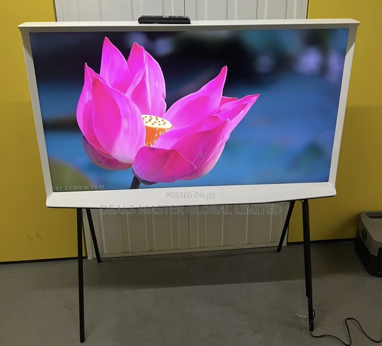 Exceptional UK Used New 50 Inch SAMSUNG SERIF the QLED UHD Artwork