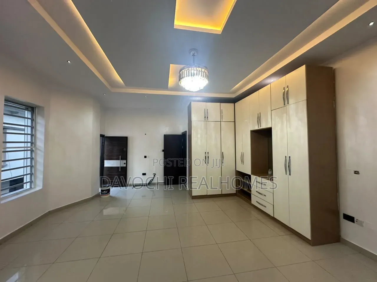 5bdrm House in Osapa london for sale