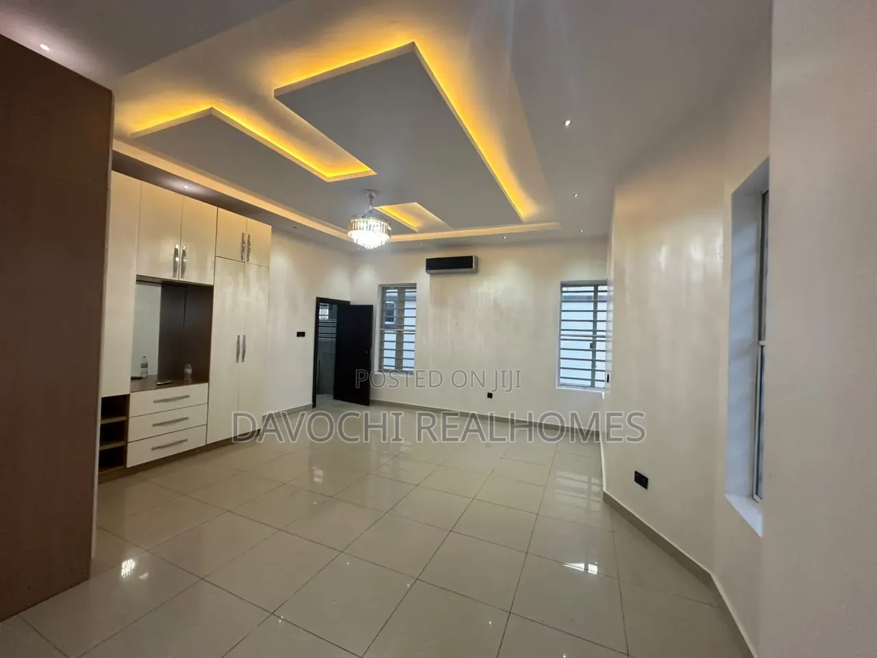 5bdrm House in Osapa london for sale