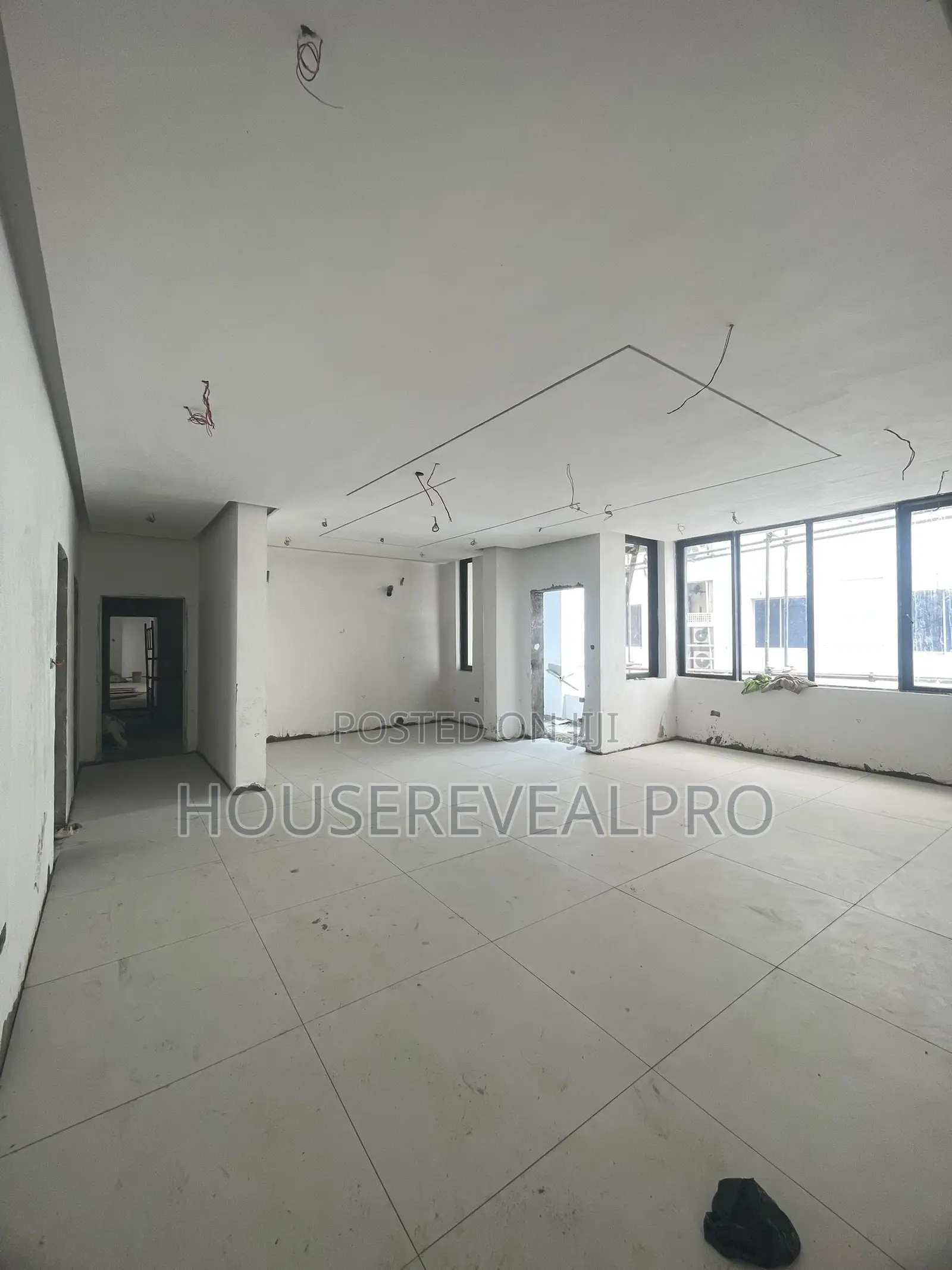 3bdrm Apartment in Lekki Phase 1 for sale