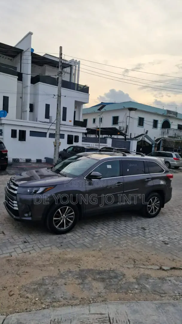 Toyota Highlander XLE V6 4x2 (3.5L 6cyl 6A) 2016 Gray