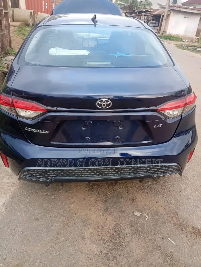 Toyota Corolla LE 2021 Blue
