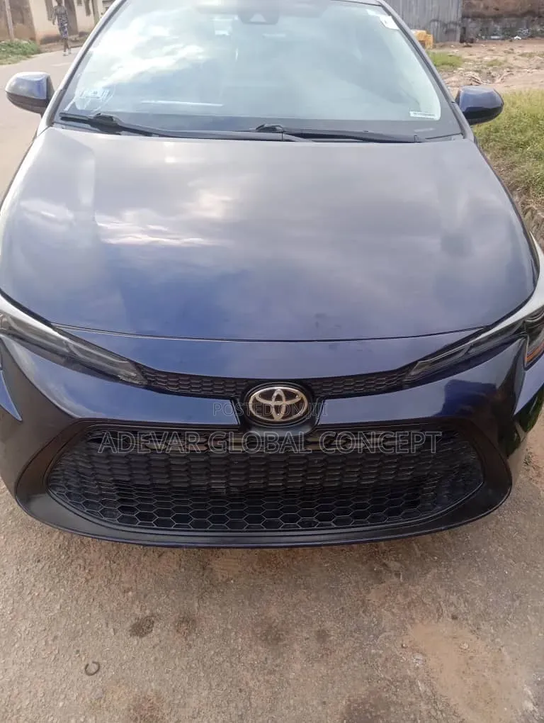 Toyota Corolla LE 2021 Blue