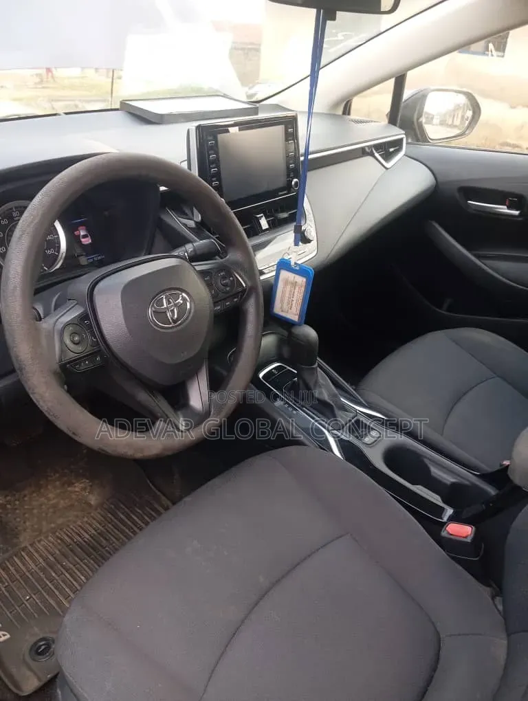 Toyota Corolla LE 2021 Blue