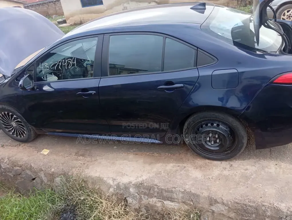 Toyota Corolla LE 2021 Blue