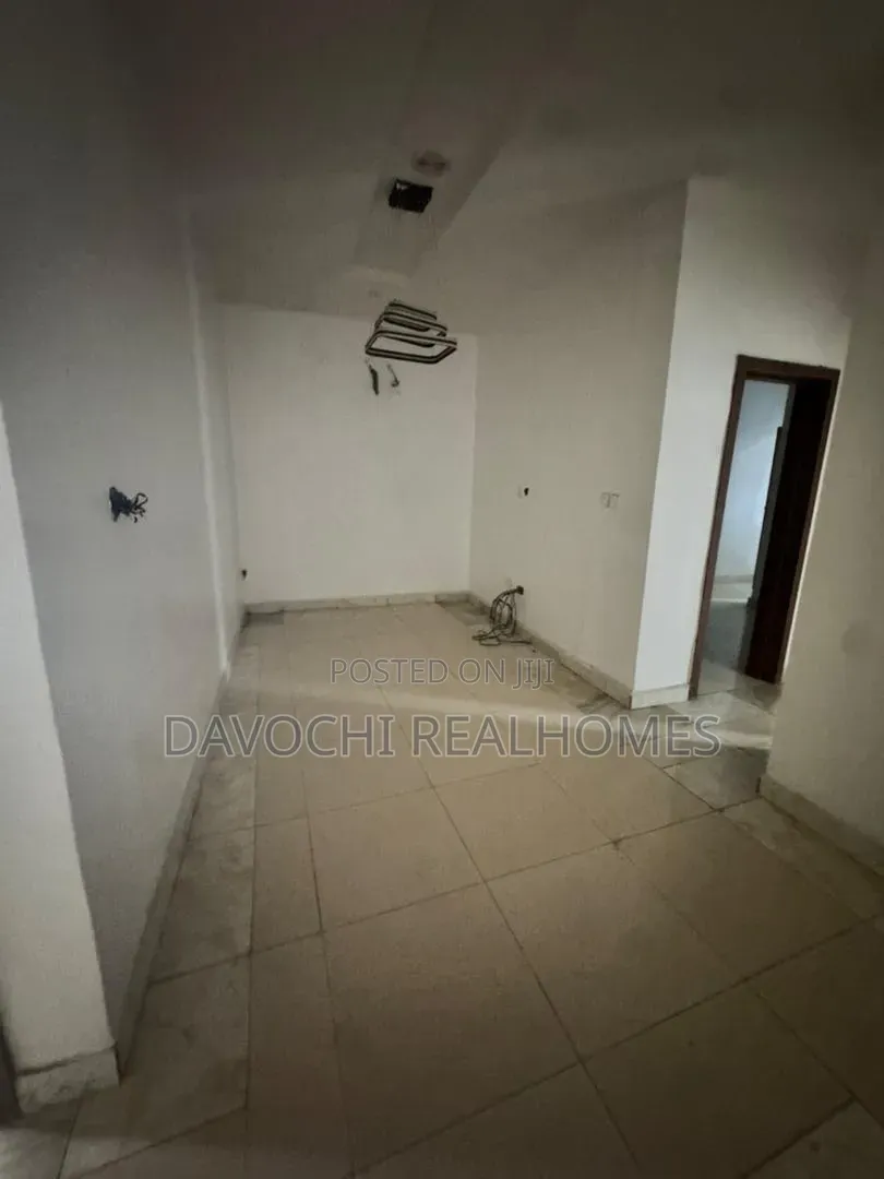 4bdrm Duplex in Ikota for sale