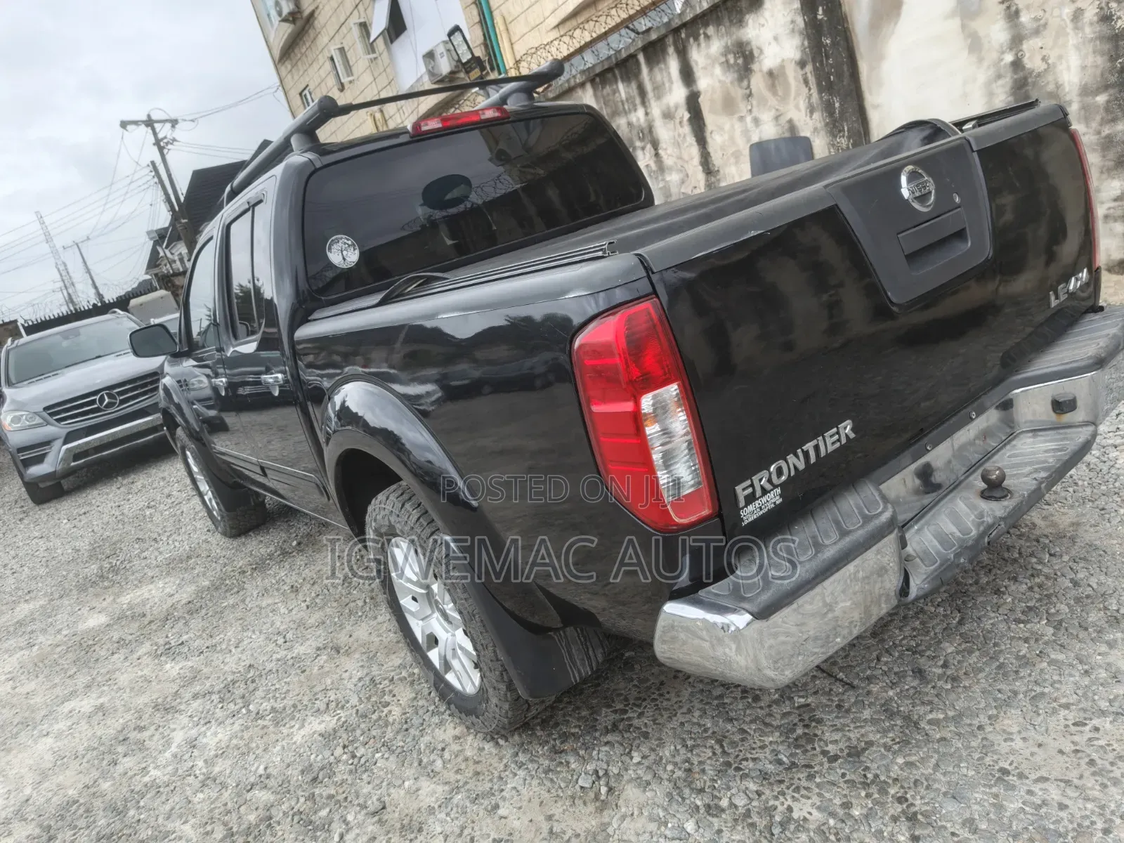 Nissan Frontier King Cab LE 4x4 2010 Black